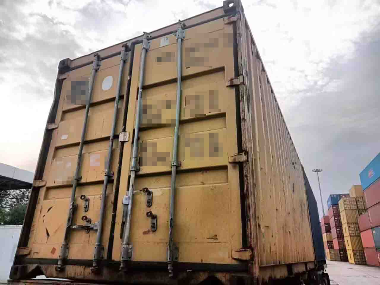 Our team is carefully monitoring the loading process to ensure that each product is configured according to the best placement plan to maximize space utilization and ensure safe transportation 1 Our team is carefully monitoring the loading process to ensure that each product is configured according to the best placement plan to maximize space utilization and ensure safe transportation 1